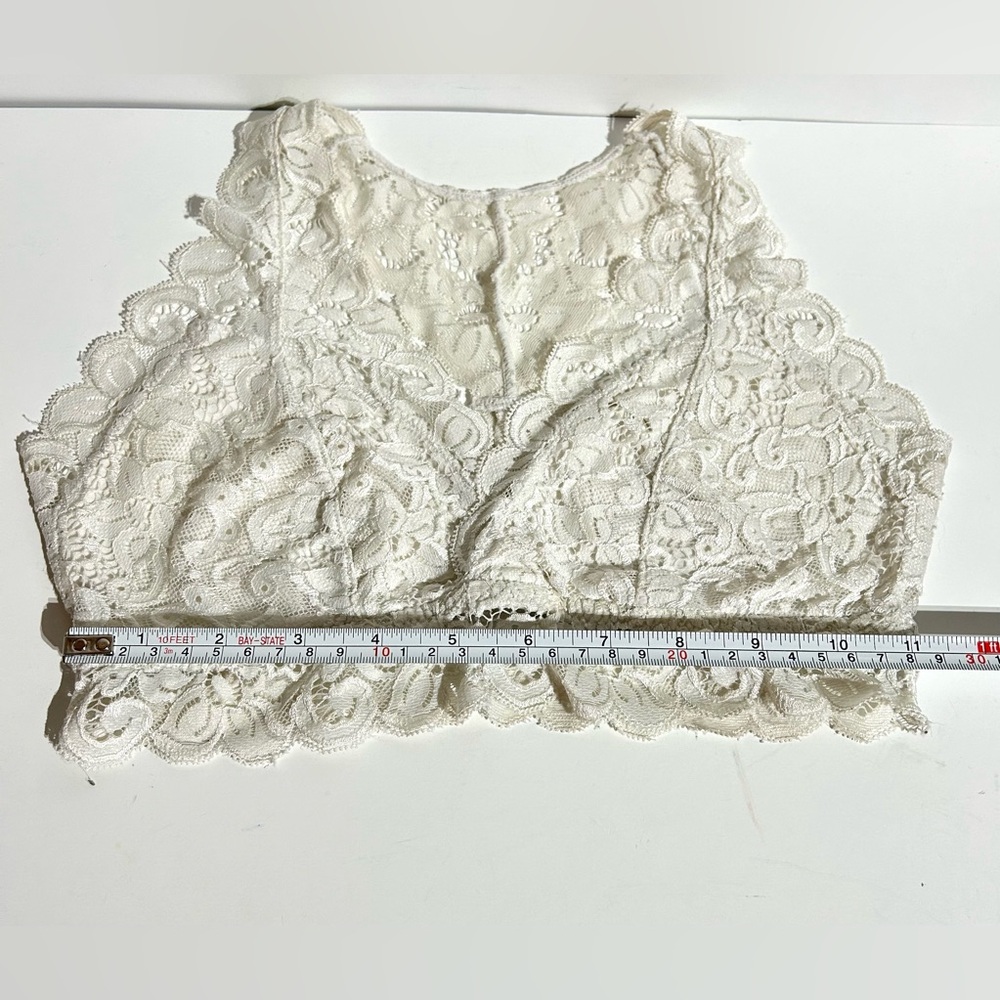 No Boundaries Size Medium M Lace Cream Racerback Bralette Non Padded No Tag